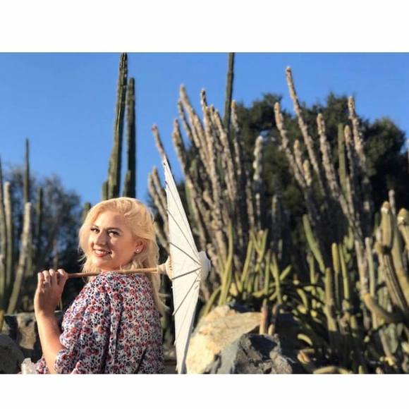 Meet your Posher, Tiffani - Picture 1 of 1